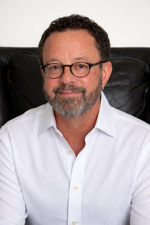 professional+headshot+with+approachable+smile